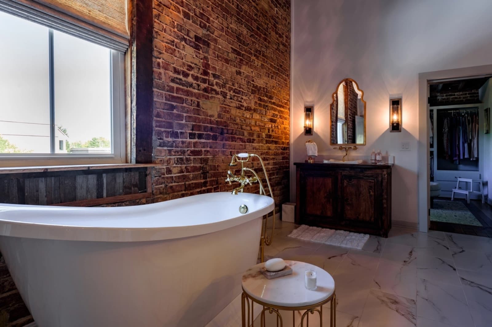 Bad mit freistehender Wanne