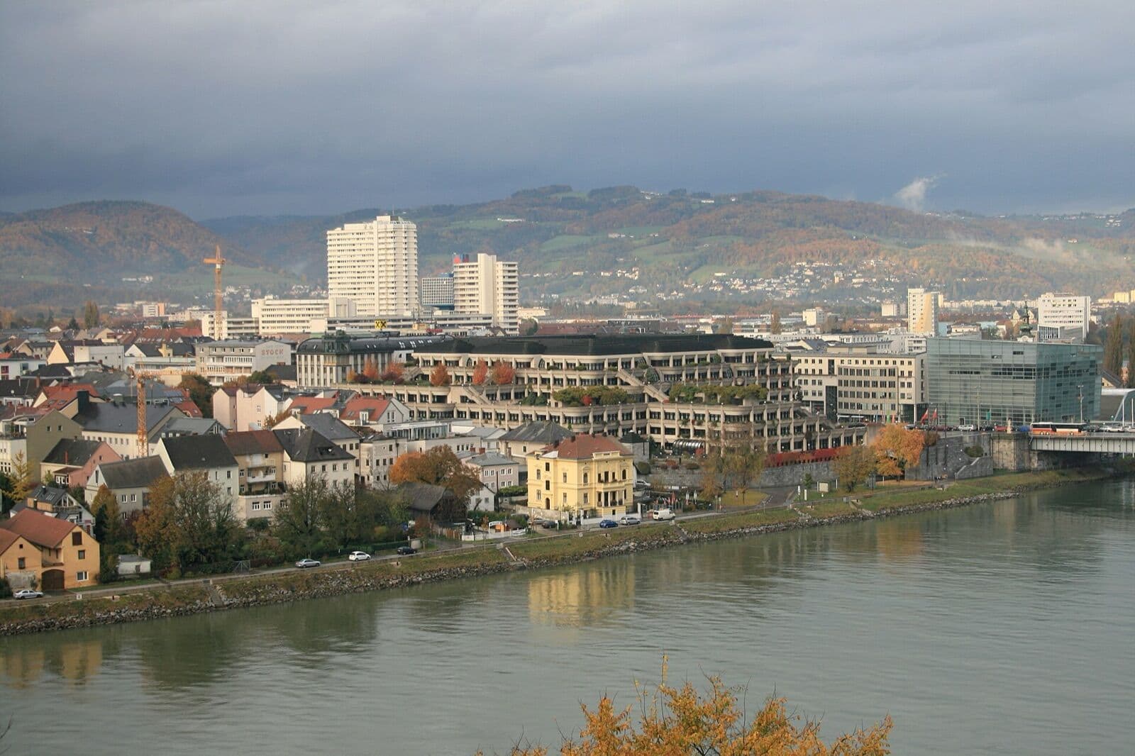 Blick über die Donau auf Linz